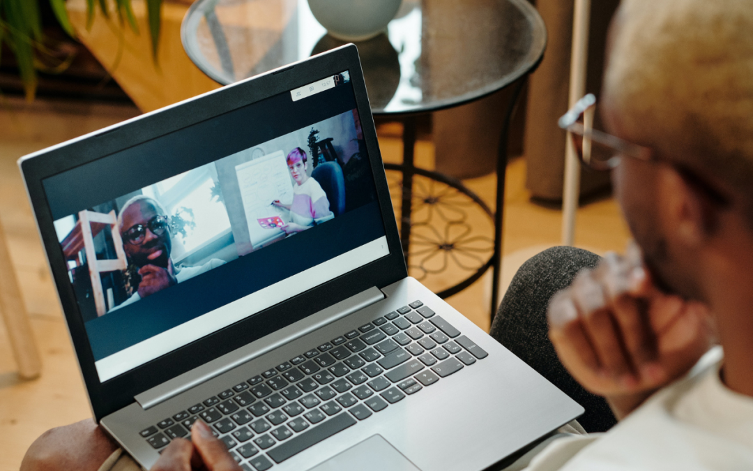 ¿Hay que dejar de mirarse a uno mismo durante las videoconferencias?